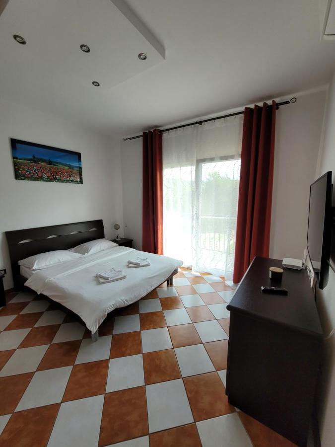 Casa Patryk Hotel Orsova Luaran gambar