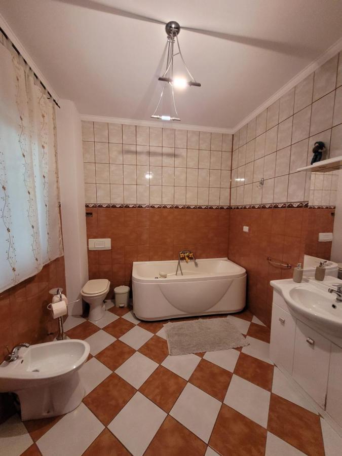 Casa Patryk Hotel Orsova Luaran gambar