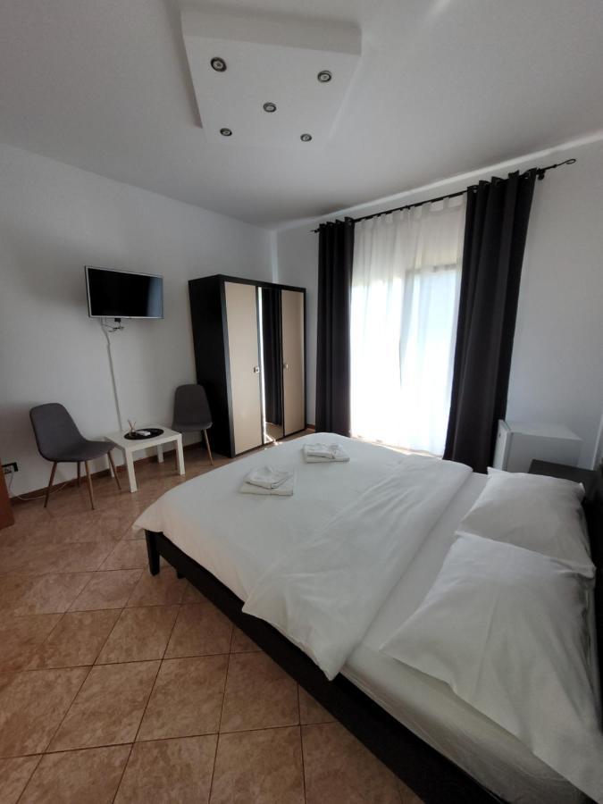 Casa Patryk Hotel Orsova Luaran gambar
